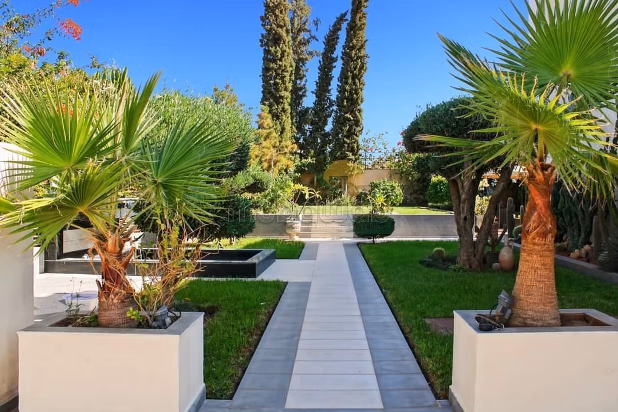 Luxury villa for long-term rent