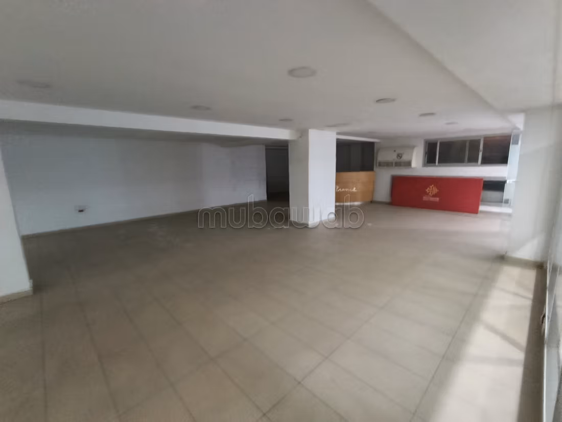 Commerciële ruimte van 627m2 te huur - Palmier
