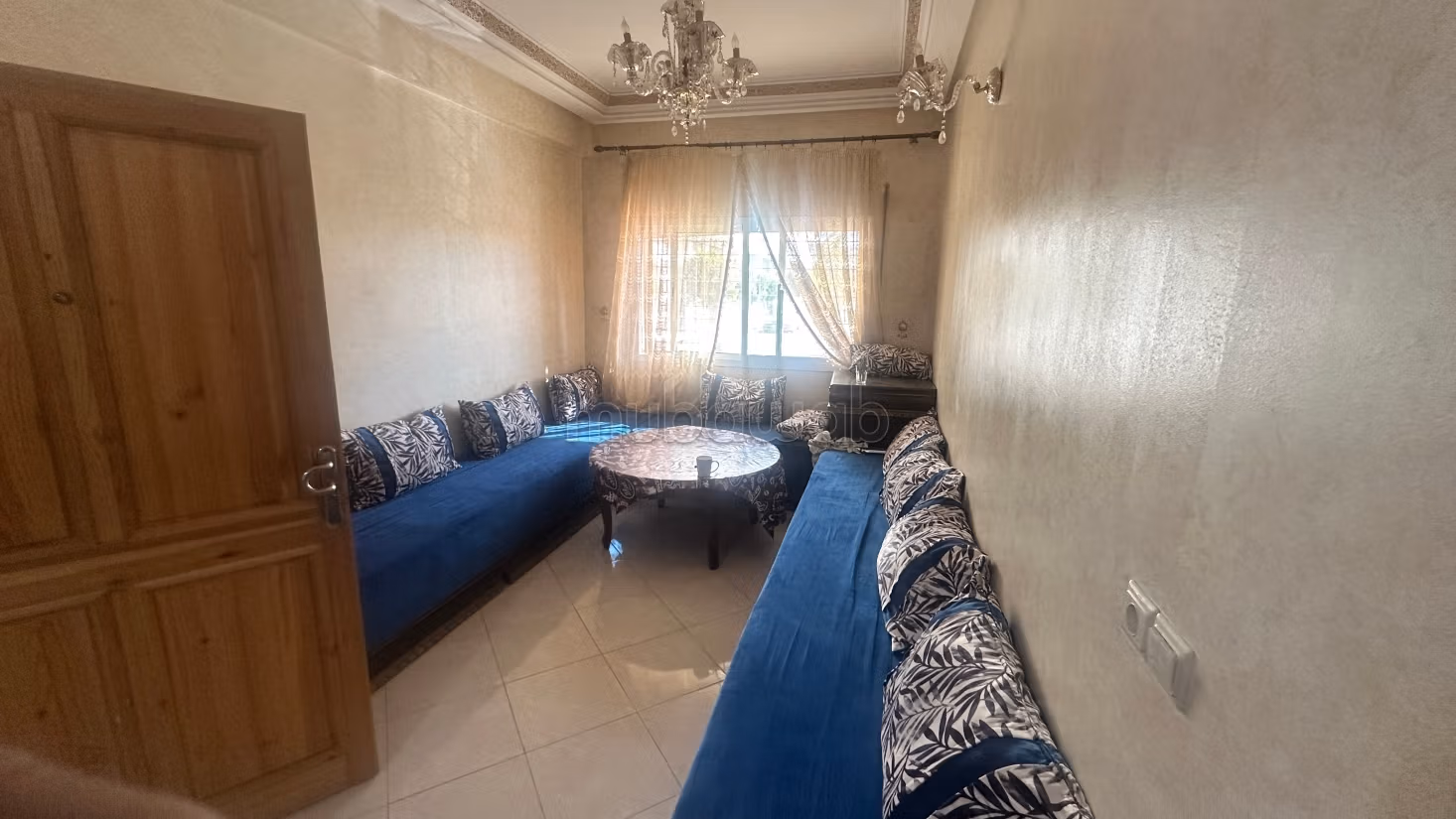 Appartement à louer à route Ain chkef. 
2 grandes pièces. 
Bien meublé