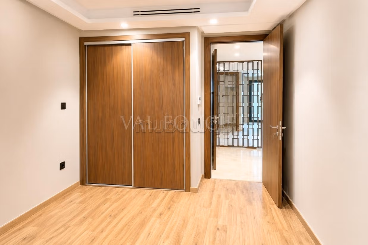 Nuovo studio con terrazza in affitto a Oasis – finiture di pregio