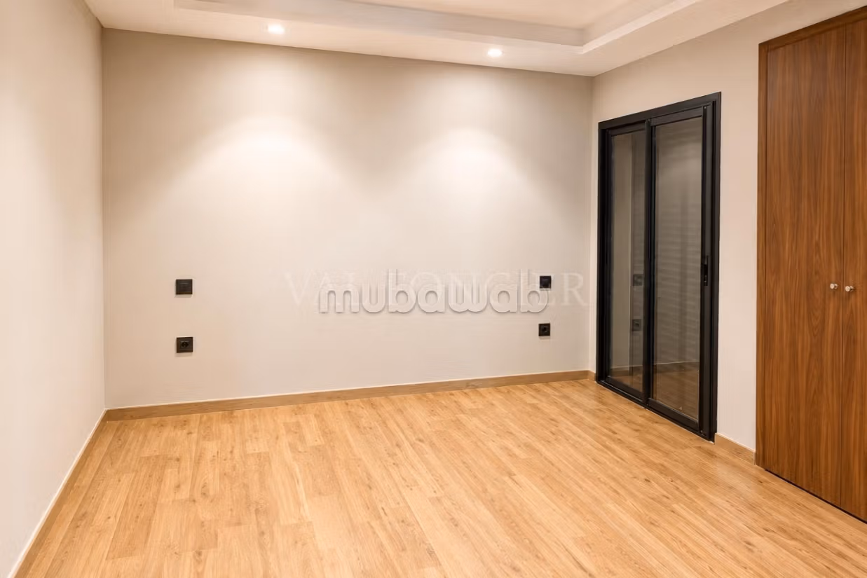 Nuovo studio con terrazza in affitto a Oasis – finiture di pregio