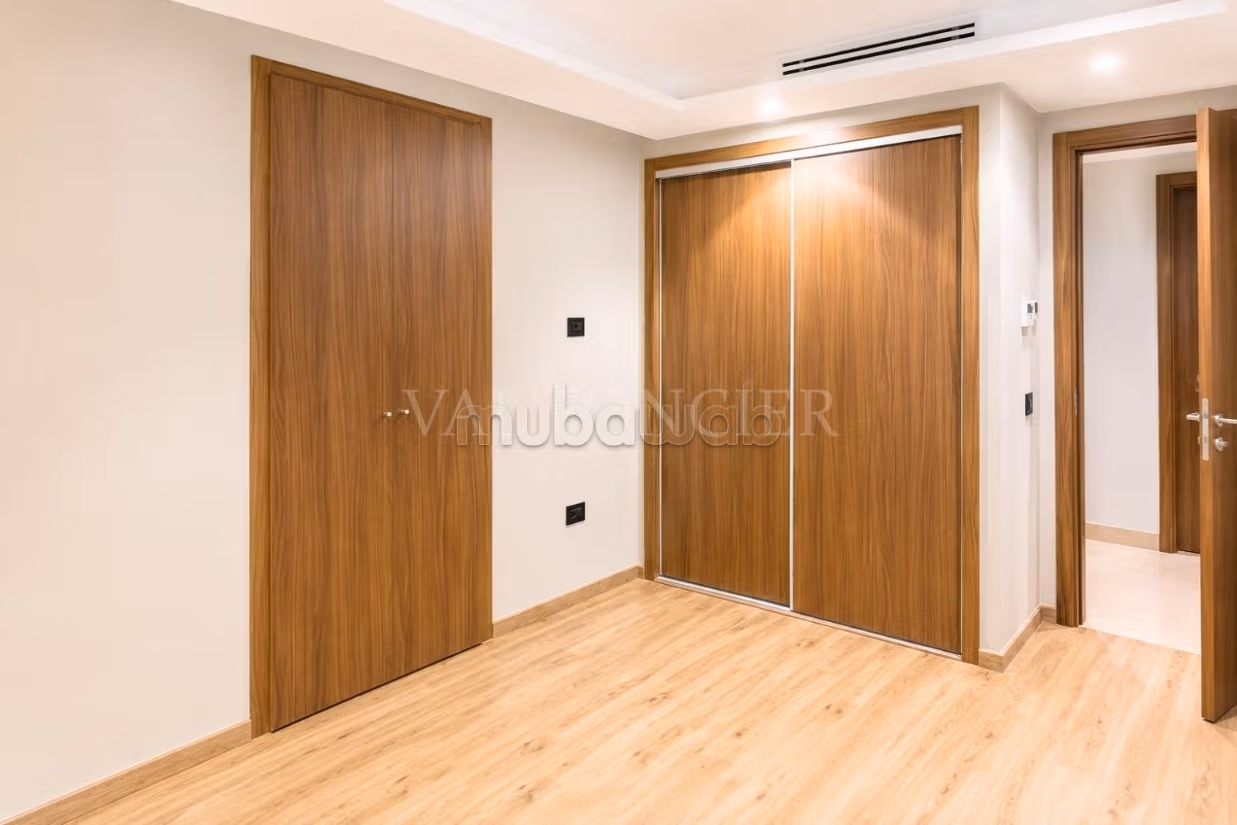 Nuovo studio con terrazza in affitto a Oasis – finiture di pregio