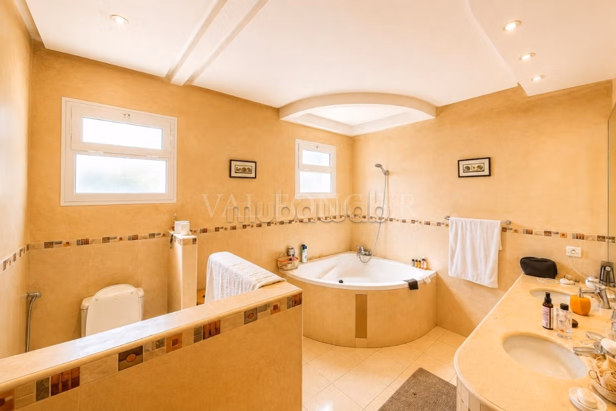 Location villa meublée 5 chambres à Dar Bouazza