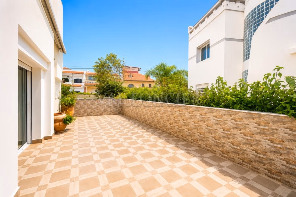 Location villa meublée 5 chambres à Dar Bouazza