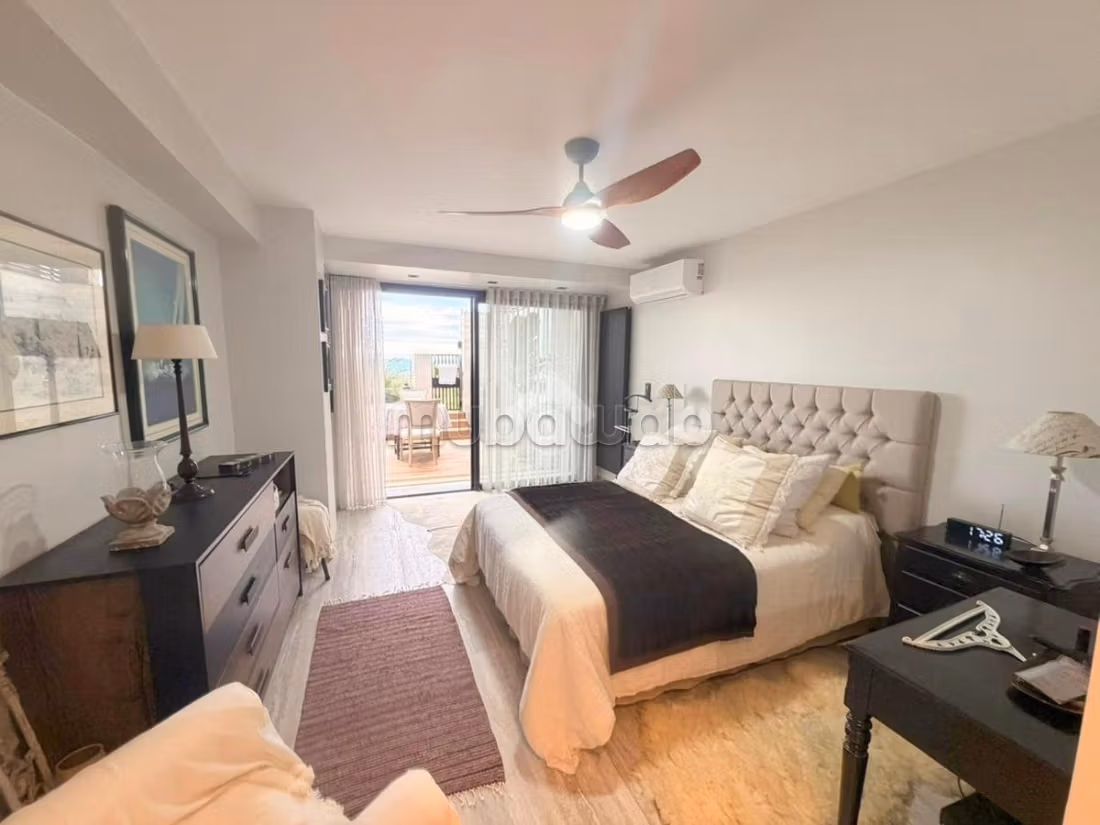 S3 for sale in La Marsa, feet in the water