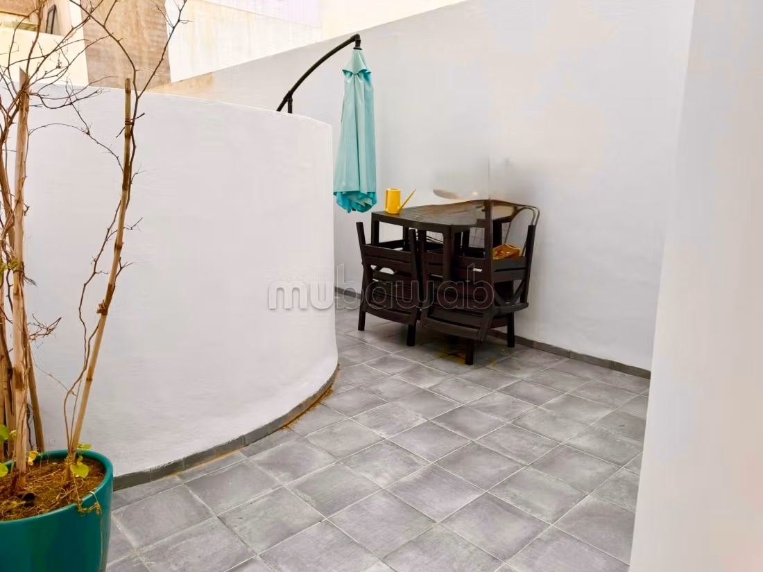 Studio arredato con terrazza all'Oasis