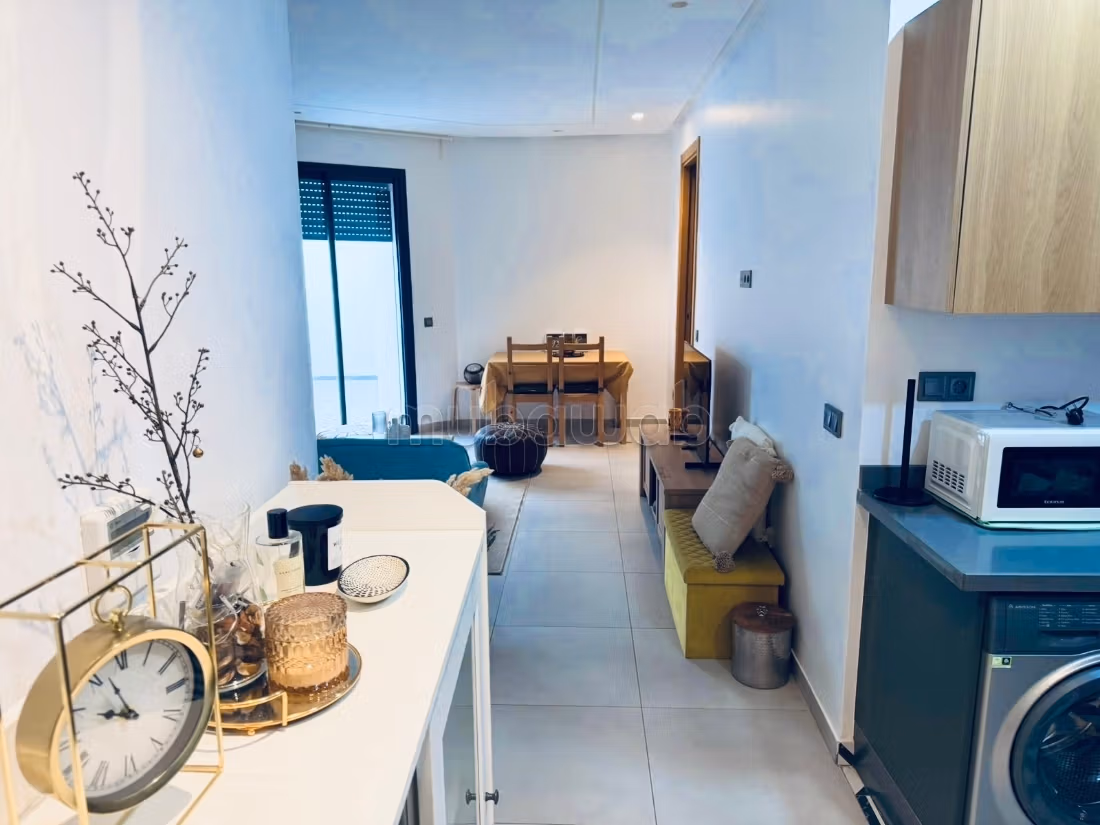 Studio arredato con terrazza all'Oasis