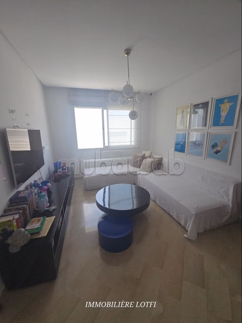Beautiful villa for rent in La Marsa. Area of 285 m². Air conditioning and swimming pool