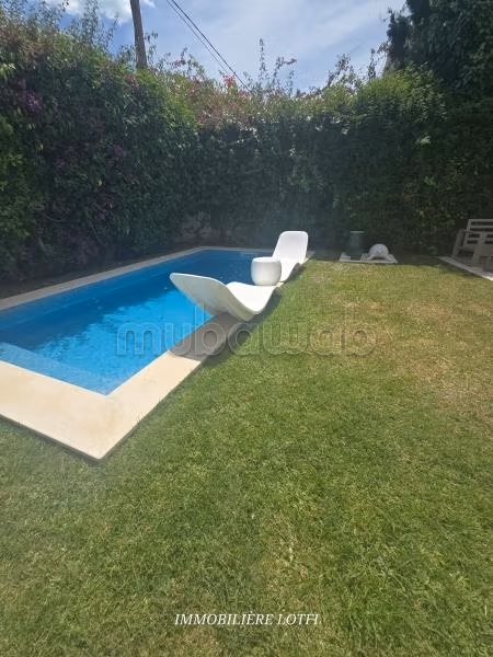 Beautiful villa for rent in La Marsa. Area of 285 m². Air conditioning and swimming pool