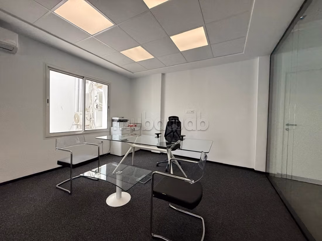 In affitto un ufficio di 150 m2 al lac1
