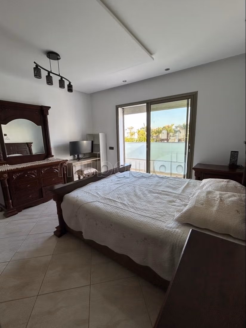 Magnifique villa à louer à skhirat plage. Superficie 280 m². Bien meublé