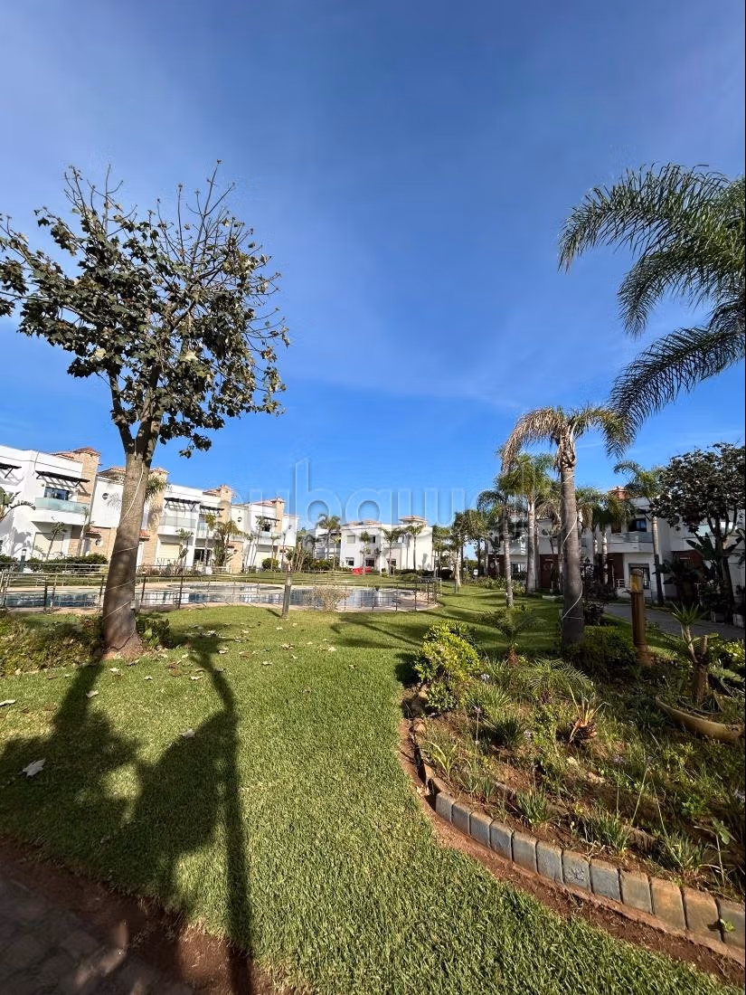 Magnifique villa à louer à skhirat plage. Superficie 280 m². Bien meublé