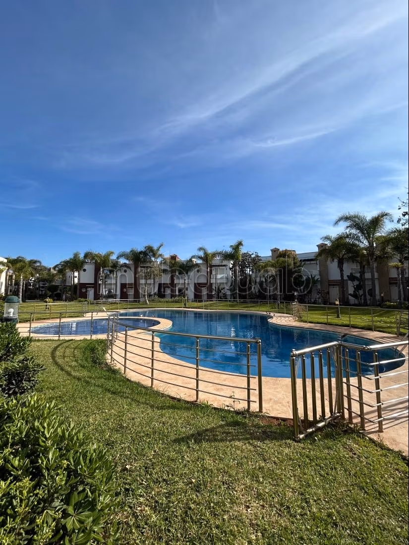Magnifique villa à louer à skhirat plage. Superficie 280 m². Bien meublé