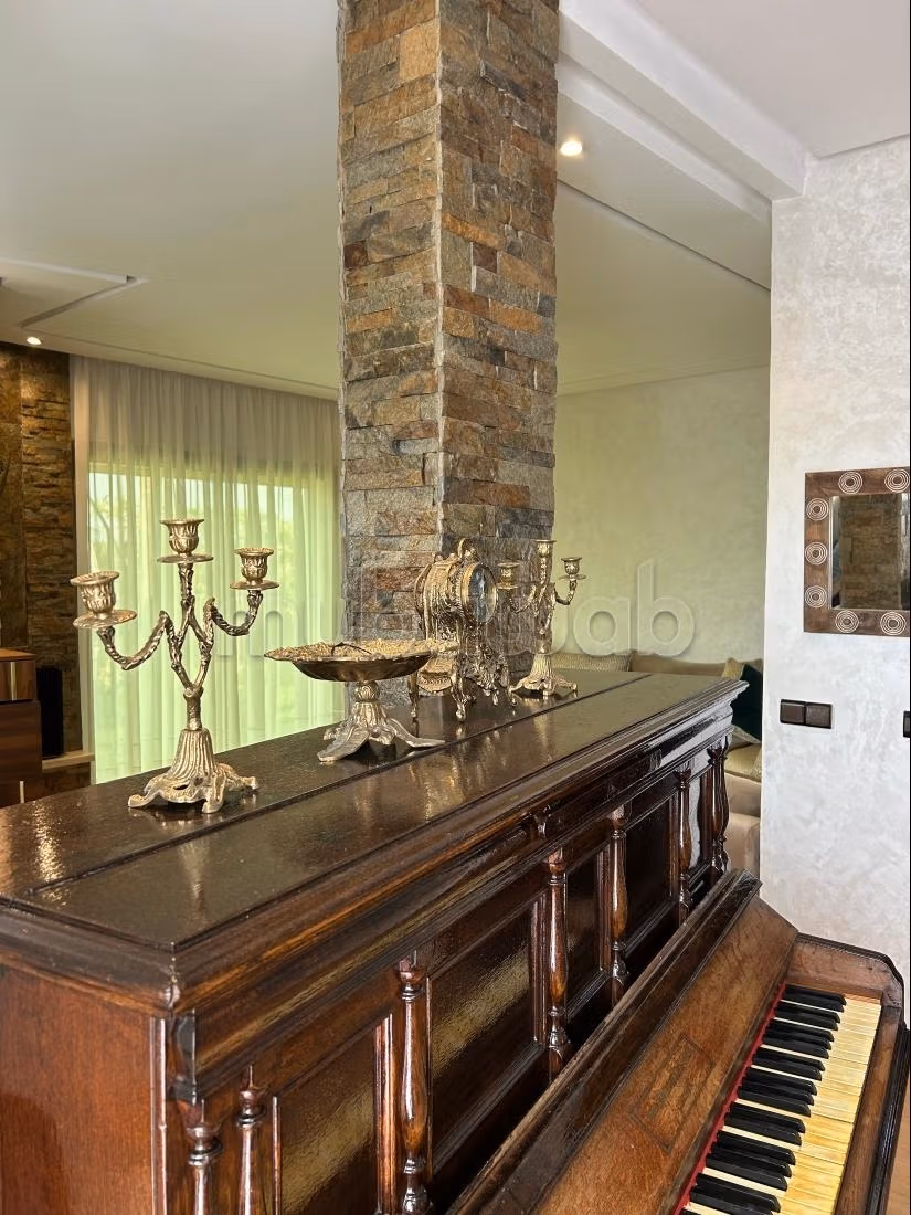 Magnifique villa à louer à skhirat plage. Superficie 280 m². Bien meublé
