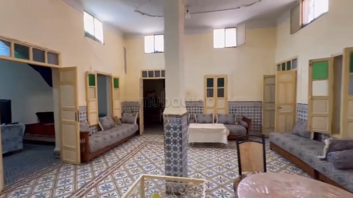Vente d'un superbe riad titrée Kasbah à Moulay Lyazid. 6 chambres agréables. Salon Marocain, sécurité