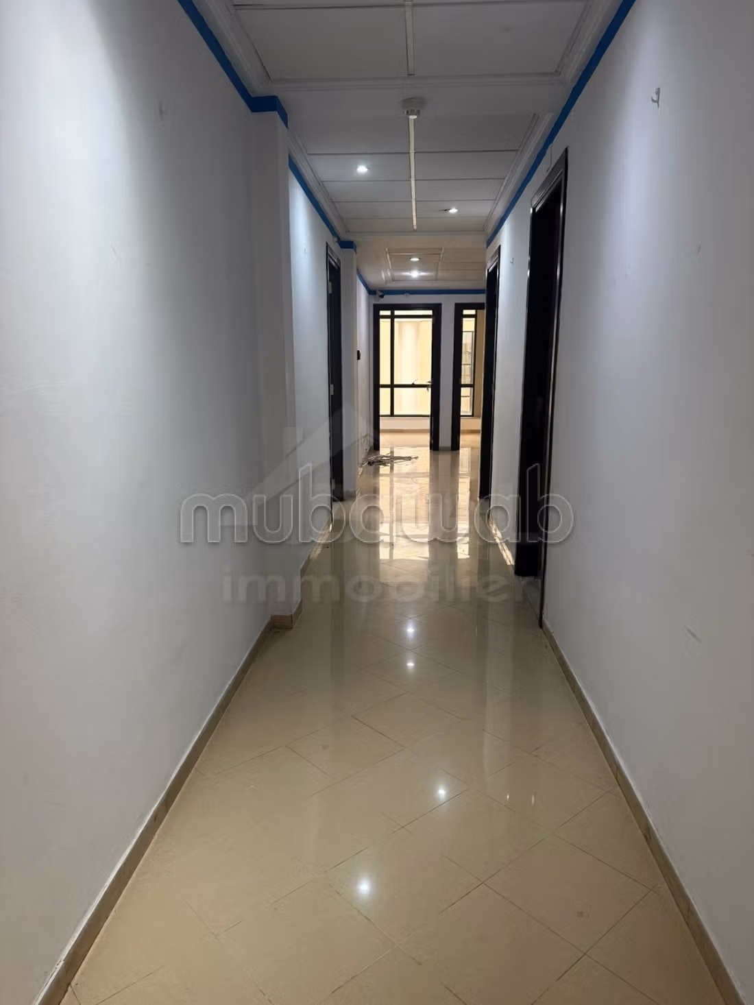 In Affitto, Ufficio di 410 m² – Lago 1