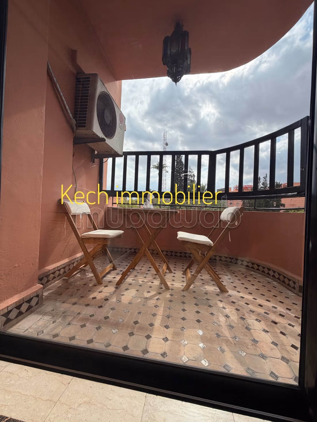 Bel appartement à vendre à Guéliz. 
2 belles chambres. 
Meublé — 6