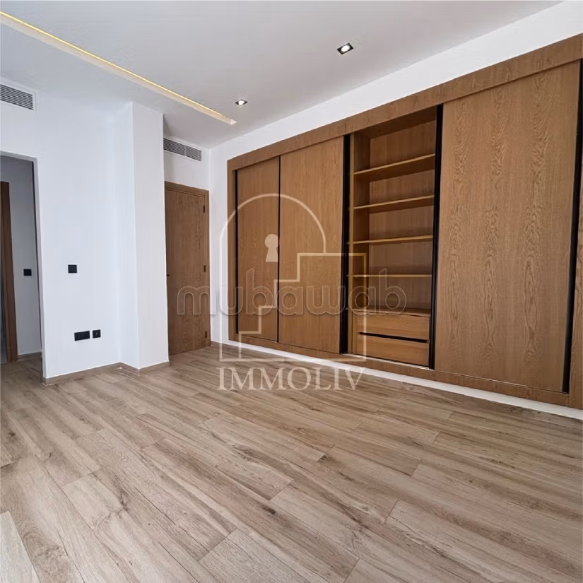 A vendre Appt S3 de 280m2 aux Jardins de Carthage