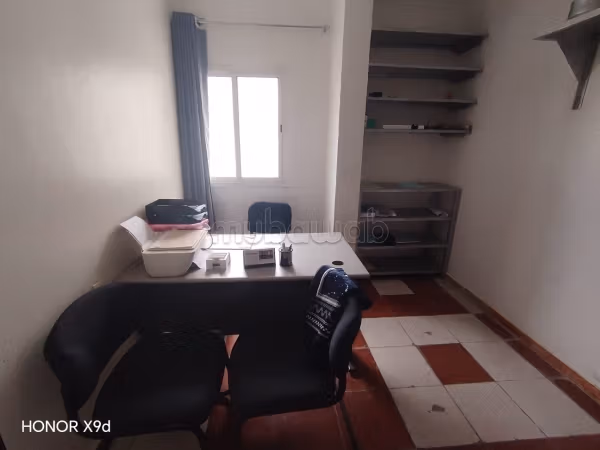 Bureau avec un bail commercail 3000 dh 
hay tarik