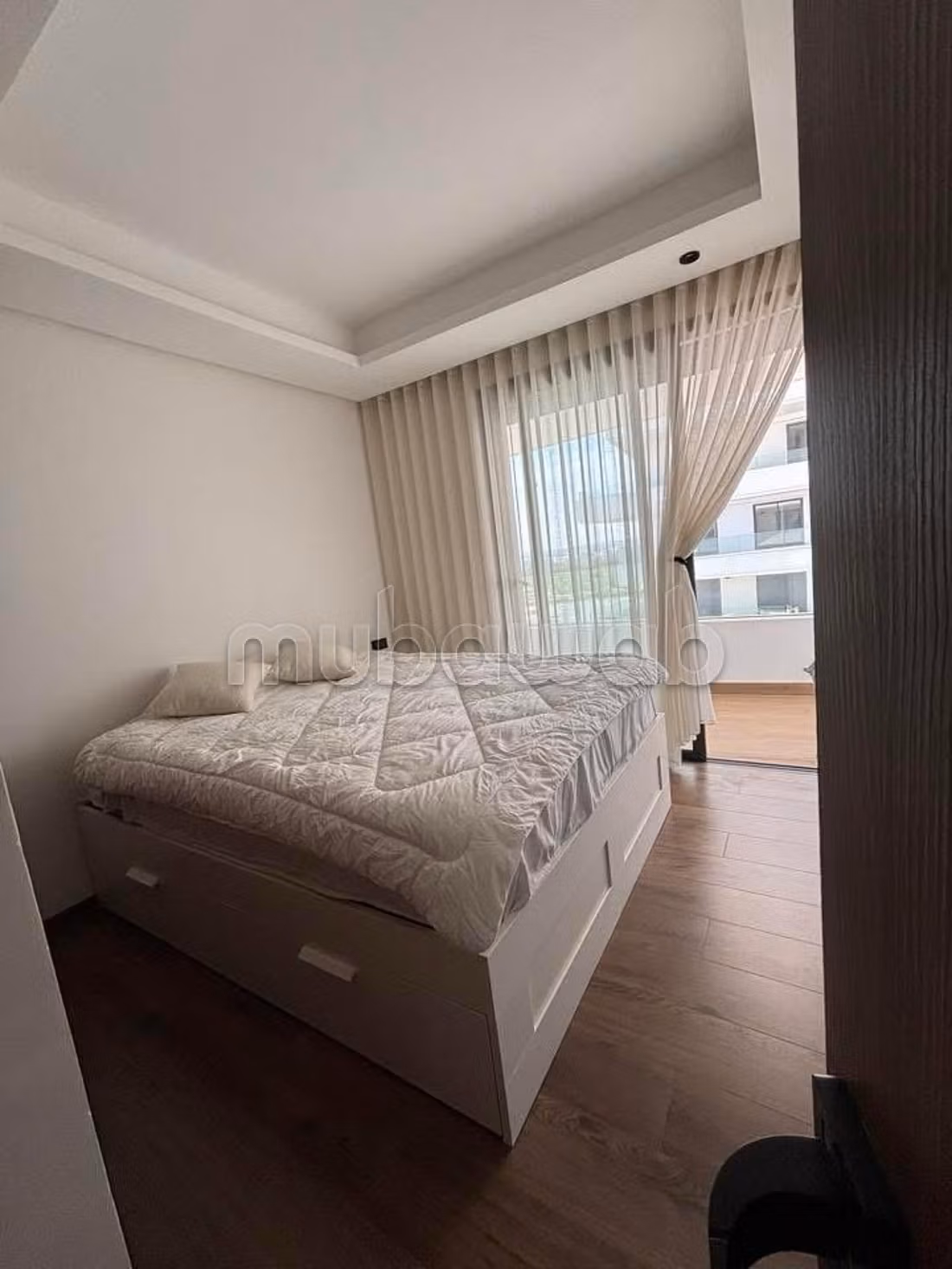 Superbe appartement à louer à Casablanca Finance City. 
2 chambres. 
Bien meublé — 4