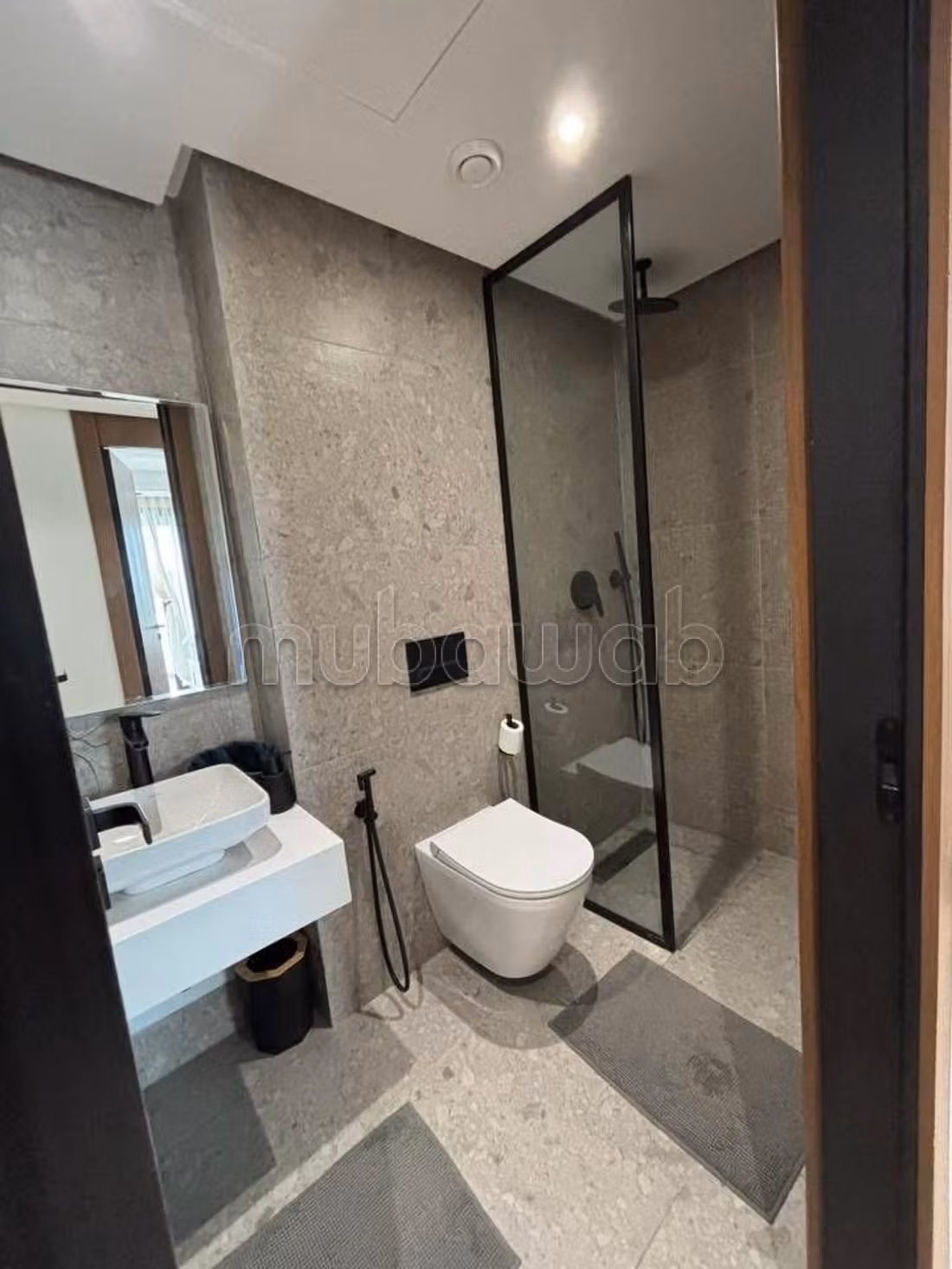 Superbe appartement à louer à Casablanca Finance City. 
2 chambres. 
Bien meublé — 5