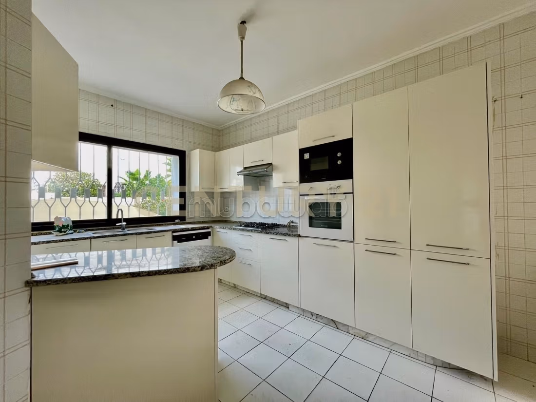 In affitto: Villa S7 con giardino e piscina