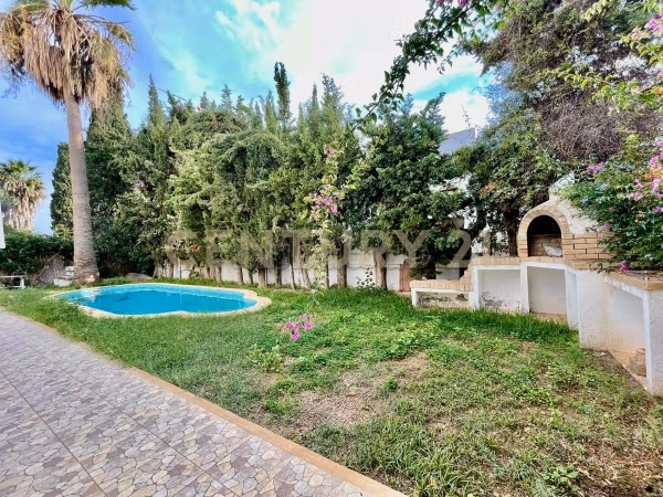A louer: Villa S7 avec jardin et piscine