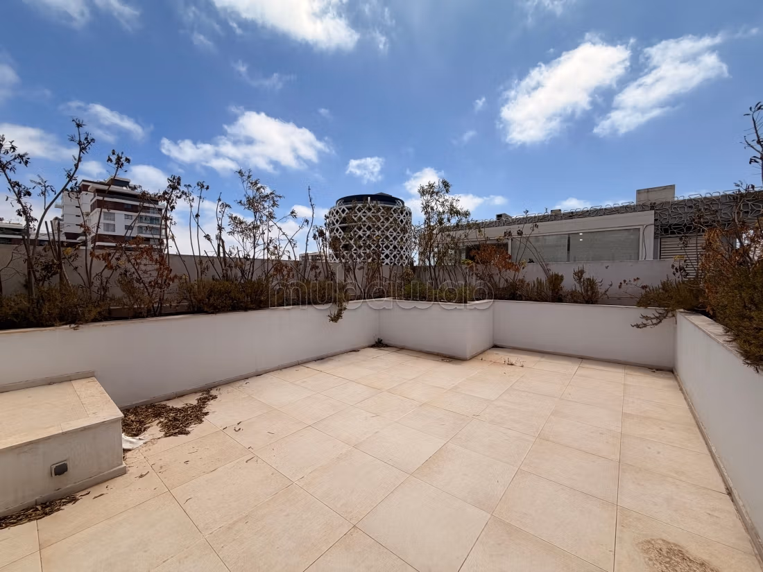 Studio arredato in affitto con rooftop privato