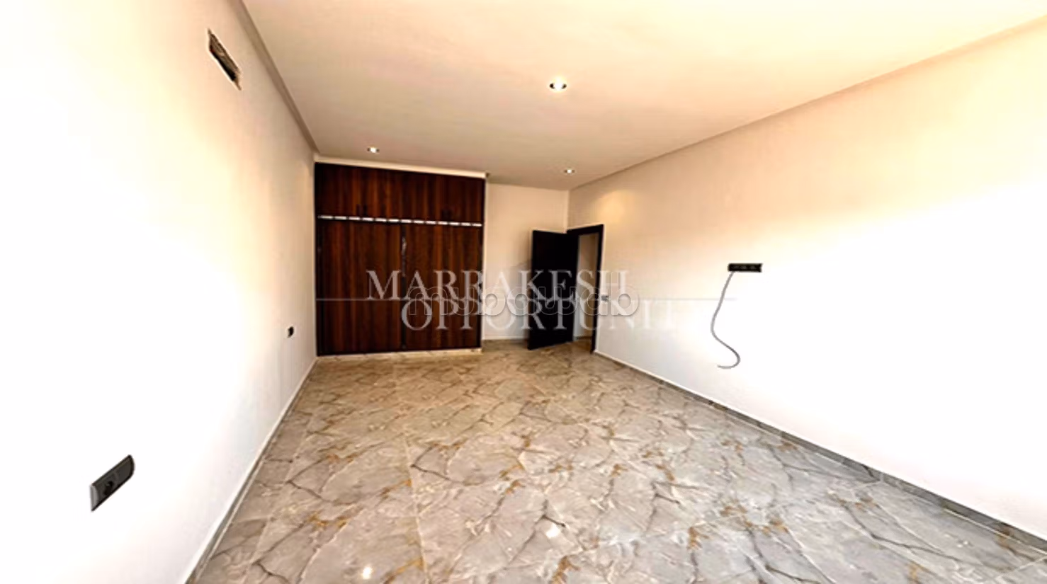 Villa Neuve avec piscine à vendre