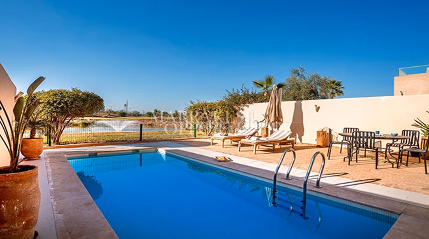Villa moderna con piscina en venta en Agdal
