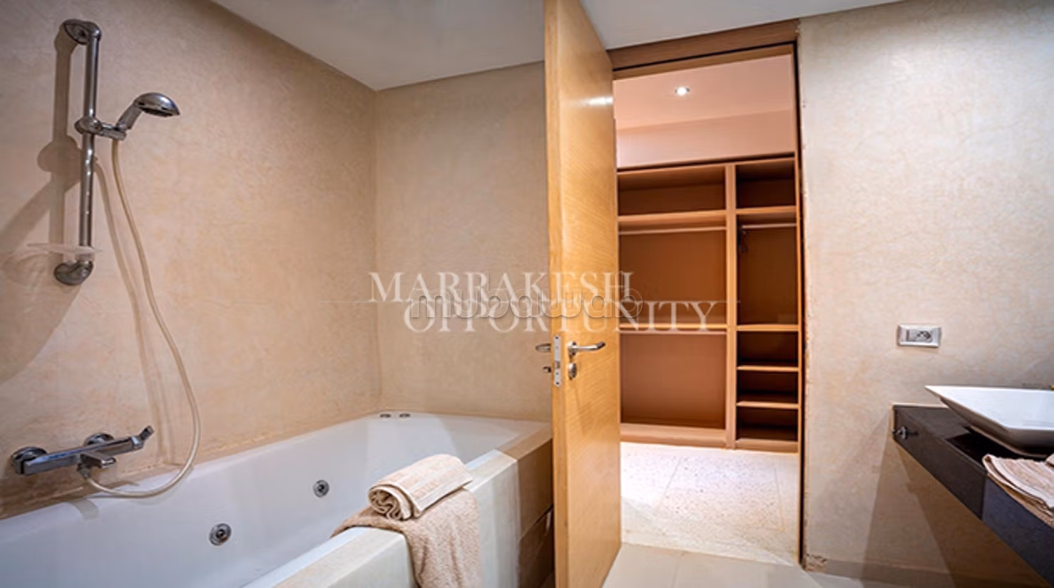 Villa moderna con piscina en venta en Agdal