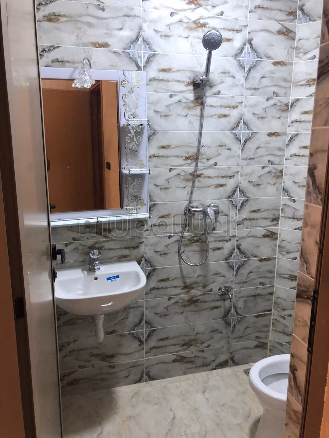 Bel appartement à vendre à Haut Founty.
3 pièces confortables.
Ascenseur et stationnement — 3