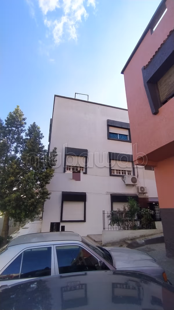 Una casa angolare con 2 facciate in vendita a Ouled ou