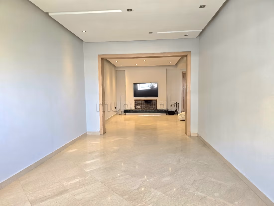 Appartement à louer à Ferme Bretonne Hay Arraha. 3 chambres agréables. Porte sécurisée et chauffage central