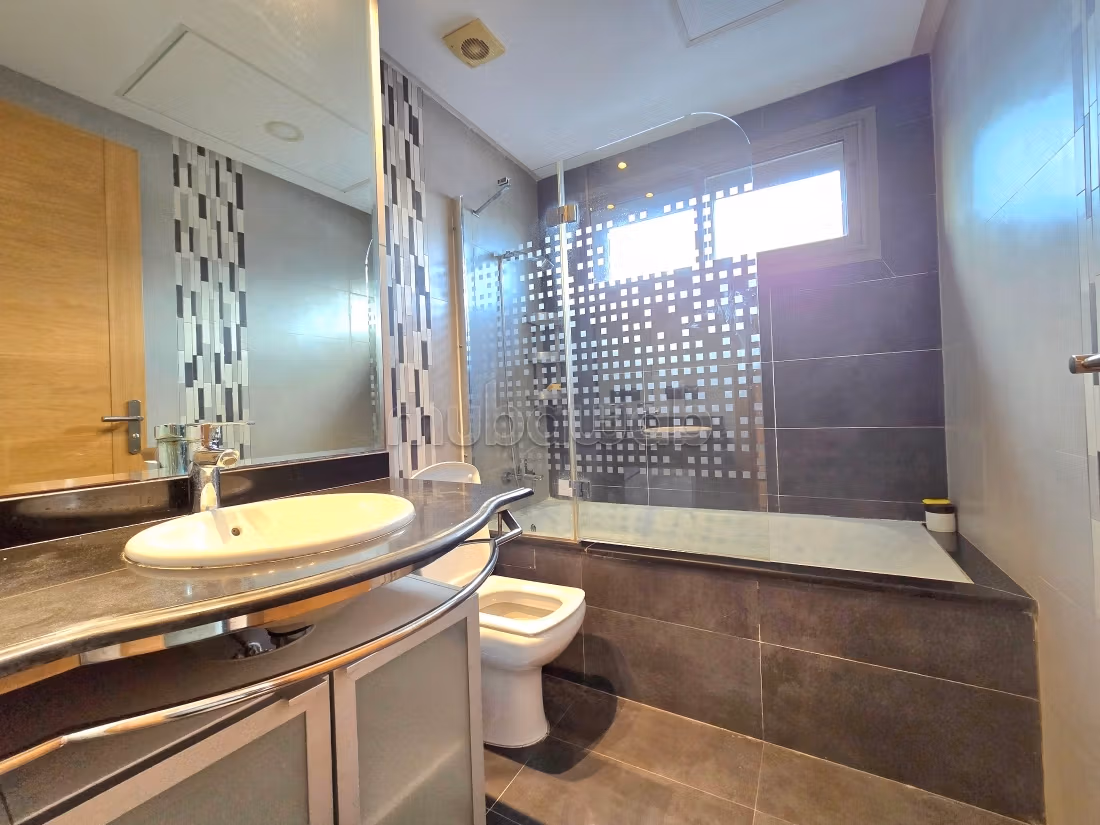 Appartement à louer à Ferme Bretonne Hay Arraha. 3 chambres agréables. Porte sécurisée et chauffage central — 5