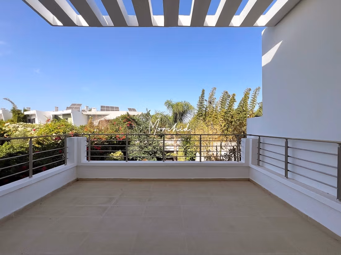 Bouskoura golf, casablanca villa vide a louer dans une résidence fermée avec golf