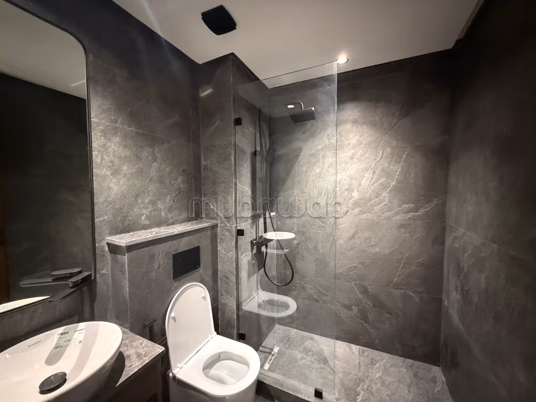 Bel studio à vendre à Route Casablanca.
1 belle chambre.
Ascenseur et terrasse — 4