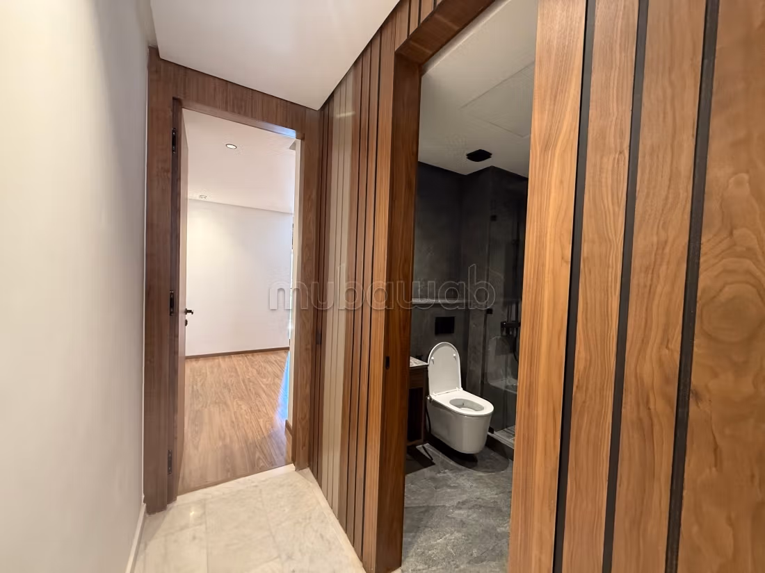 Bel studio à vendre à Route Casablanca.
1 belle chambre.
Ascenseur et terrasse — 6