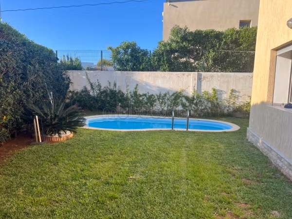 Villa de luxe à louer à Dar Bouazza. Surface totale 180 m². Résidence sécurisée