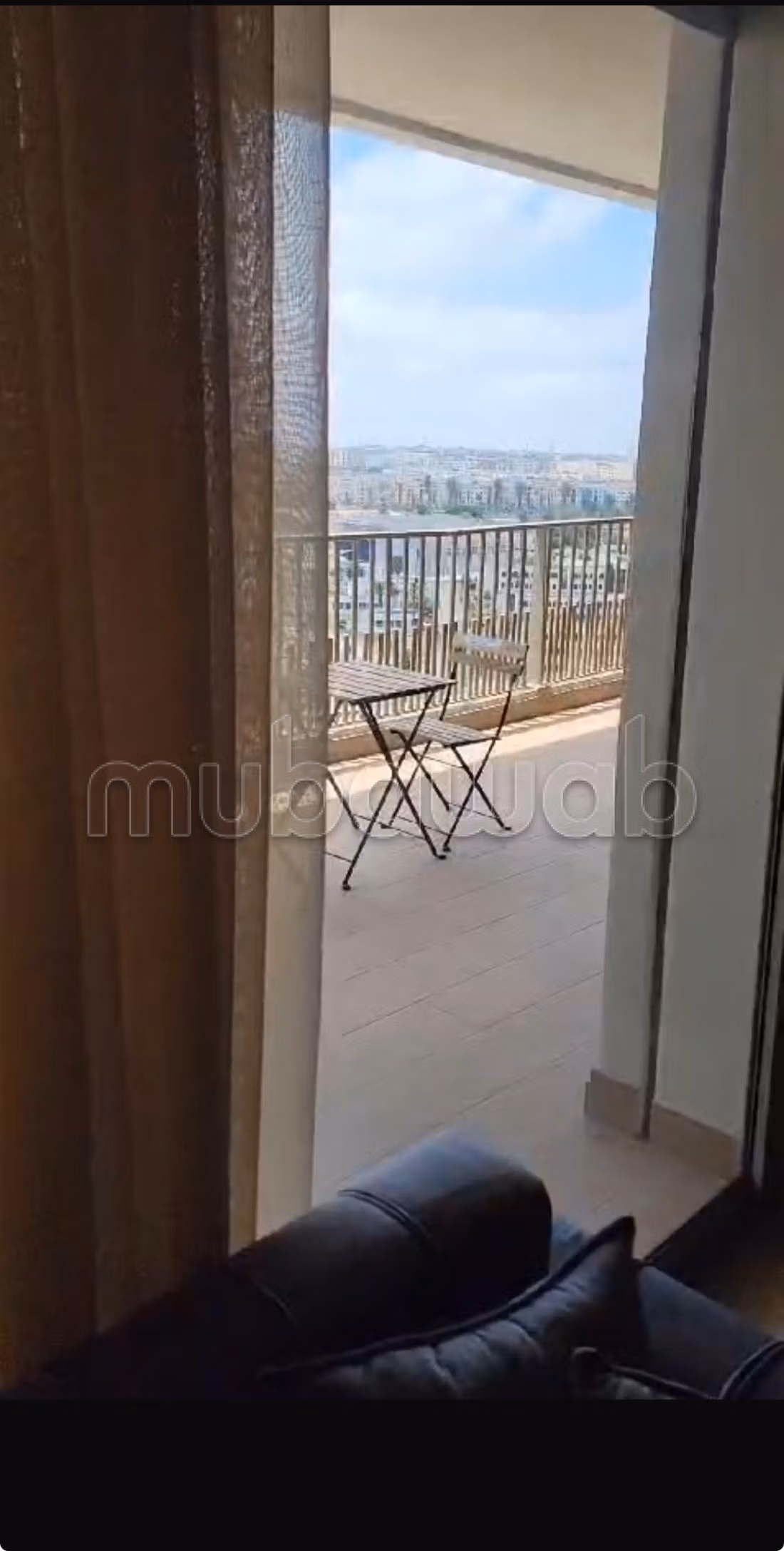 Appartement meublé sans vis à vis et étage élevé en location longue durée à CFC