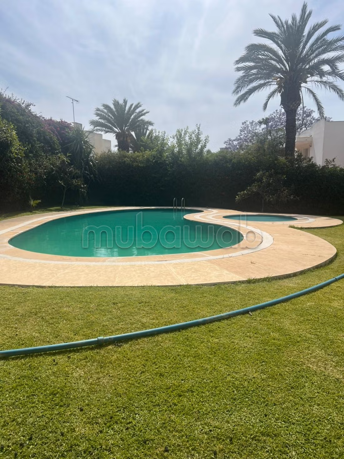 Maison de haut standing à vendre à Souissi. 8 pièces. Piscine