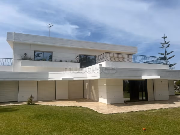 Maison de haut standing à vendre à Souissi. 8 pièces. Piscine