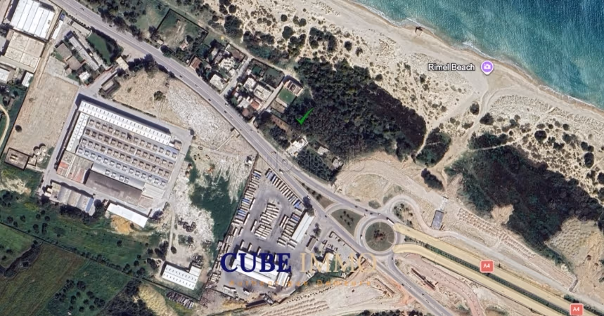 À vendre – Terrain en zone naturelle bord de mer