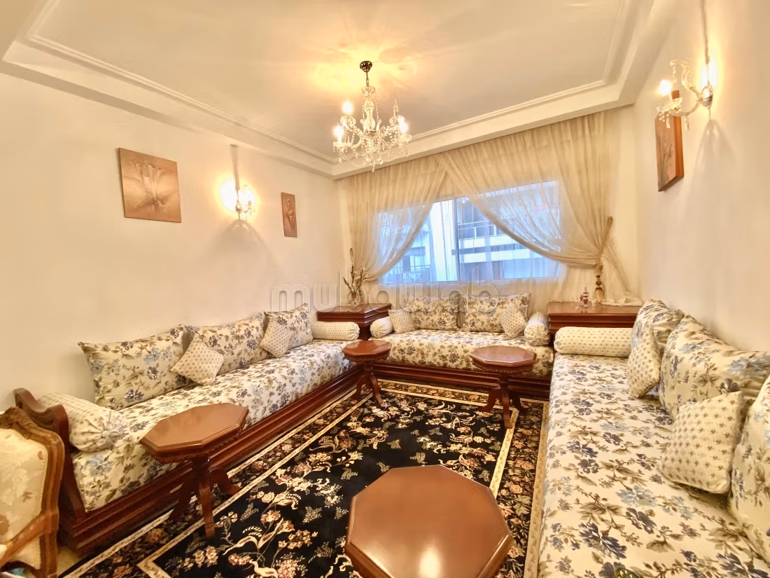 Bel appartement en location à Quartier Administratif. 2 chambres agréables. Bien meublé — 3