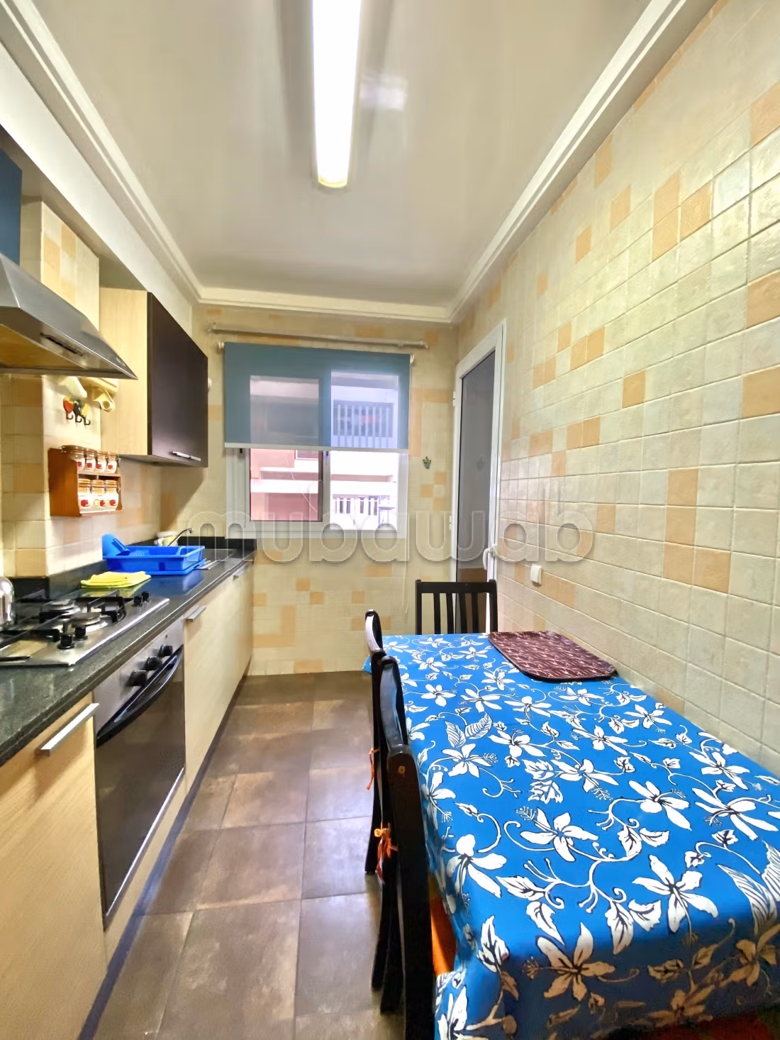 Bel appartement en location à Quartier Administratif. 2 chambres agréables. Bien meublé — 4