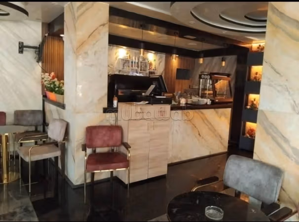 À vendre, un café luxe situé dans un endroit stratégique