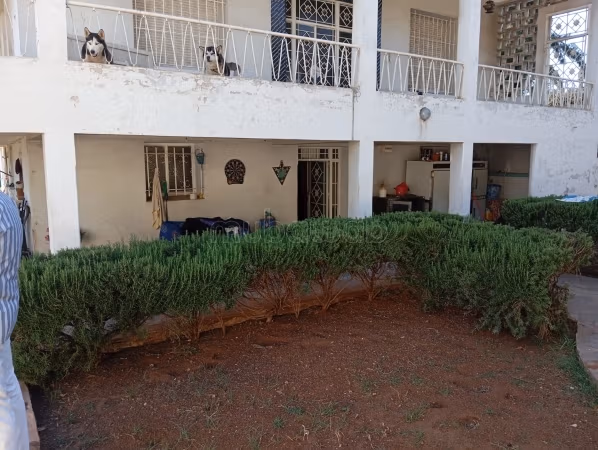 Villa à démolir 2036 M2 avec grand potentiel