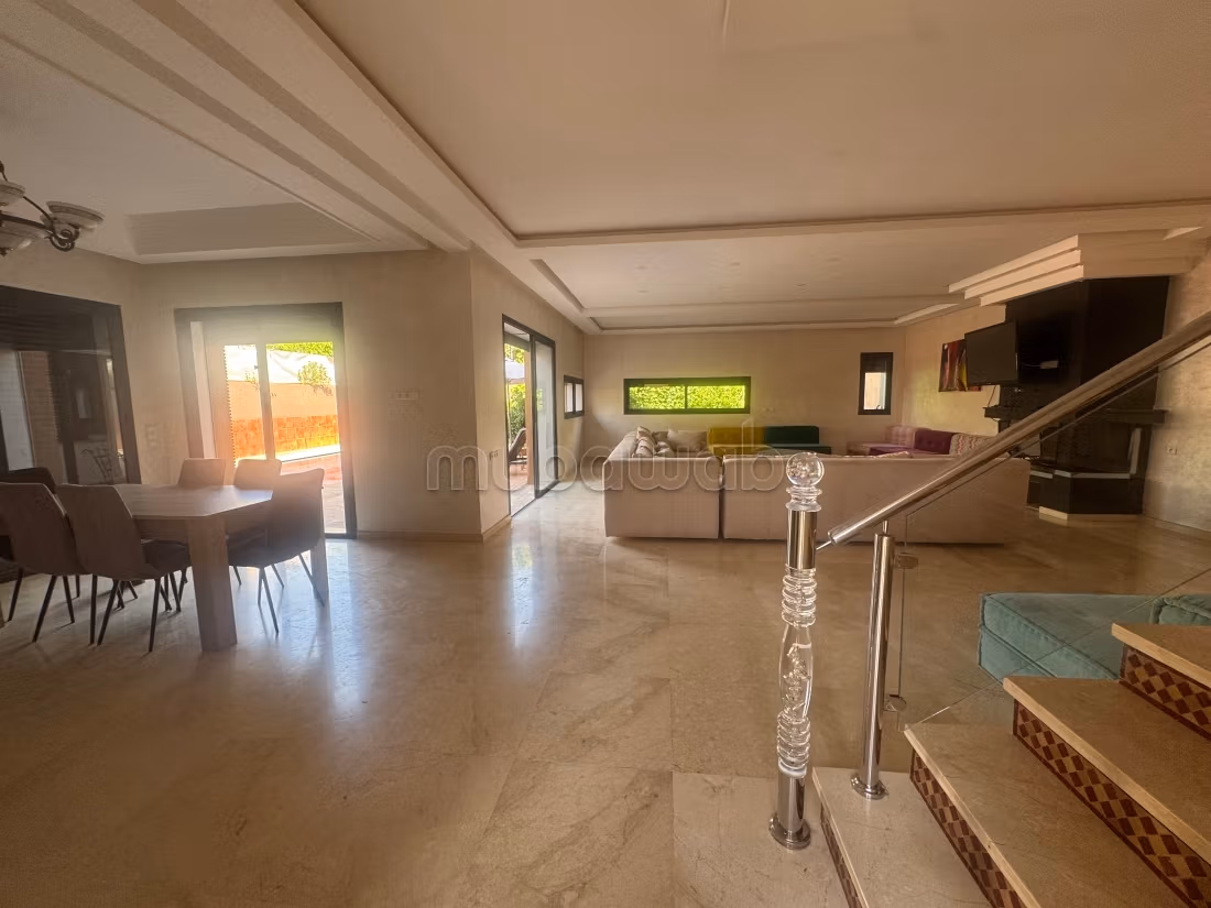 Prix sacrifier Villa en bon état à vendre à Route de l'Ourika.
Surface de 400 m²