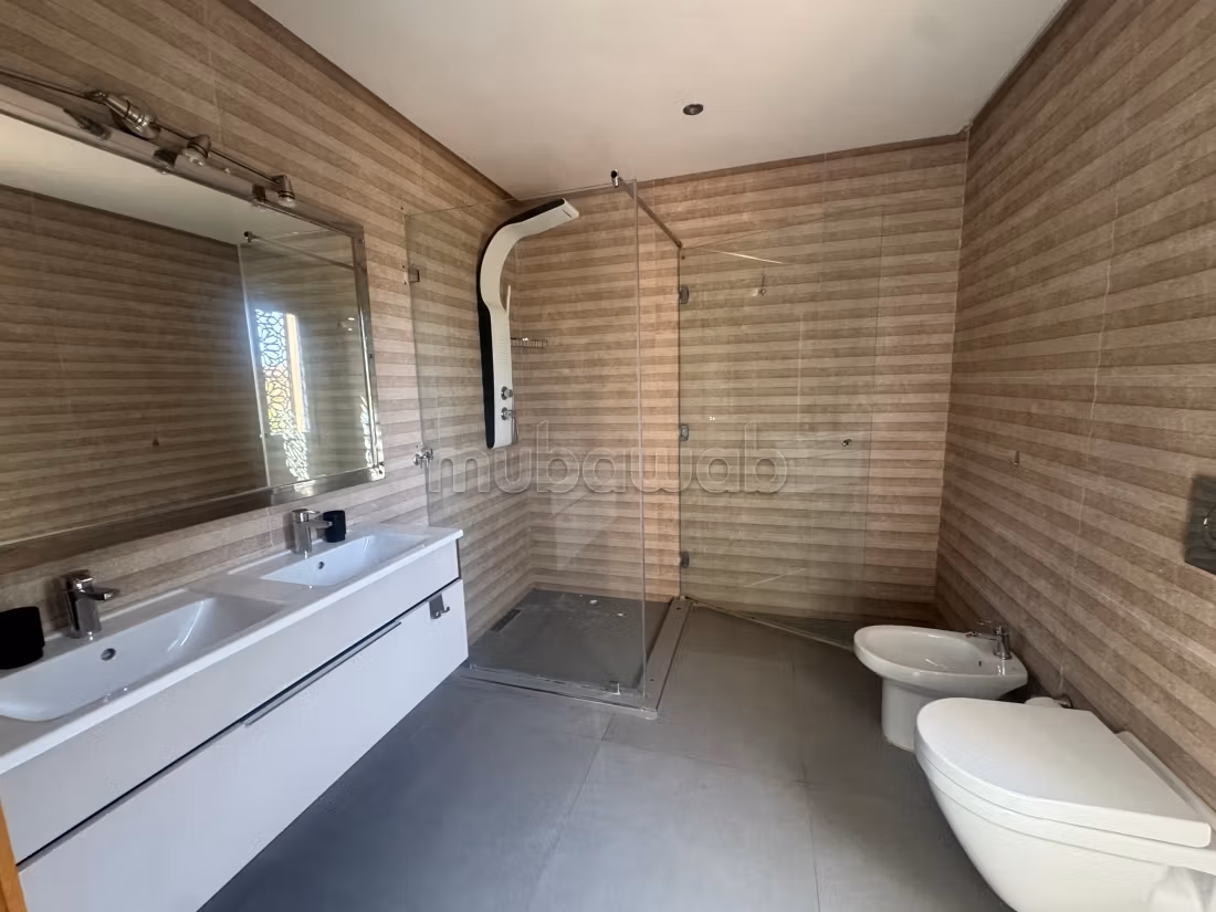 Prix sacrifier Villa en bon état à vendre à Route de l'Ourika.
Surface de 400 m²
