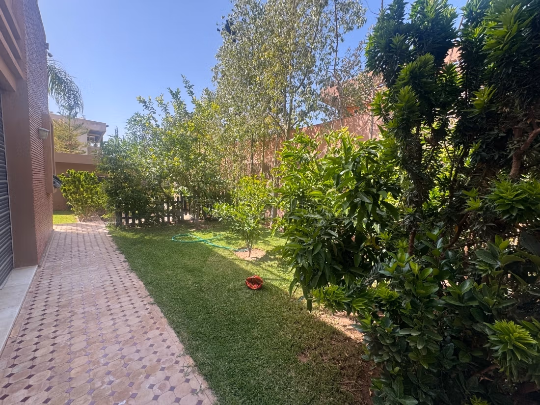Prix sacrifier Villa en bon état à vendre à Route de l'Ourika.
Surface de 400 m²